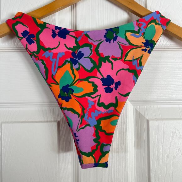 Skatie• ‘Kelly’ Bikini Bottoms in KIHEI Print - Picture 6 of 17